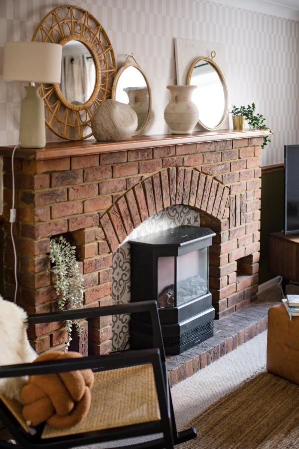4-Bed Cotswold Getaway With Hot Tub & Gaming Room Churchdown Dış mekan fotoğraf